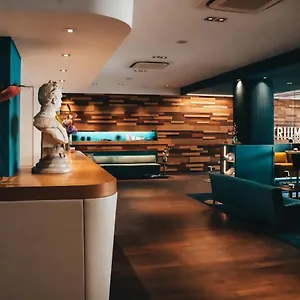 4* מלון Boutique Atrium