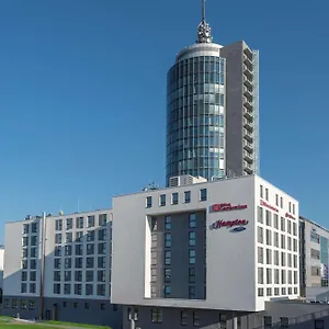 3* מלון Hampton By Hilton West